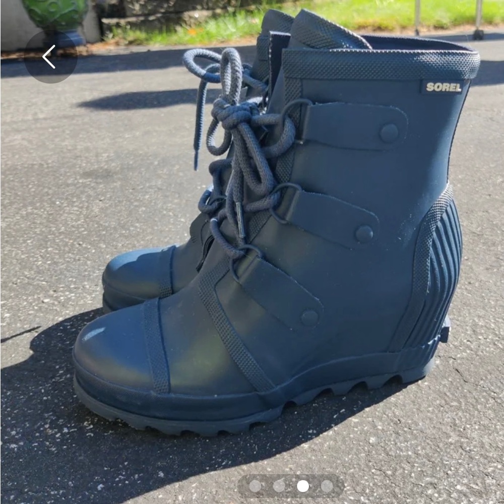 SOLD!!Sorel wedge very cool blue ankle size 8 rain boots
